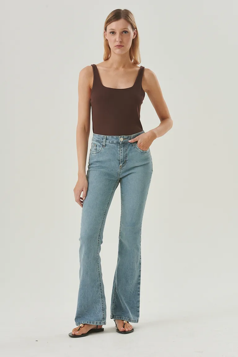 Pantalón de tiro alto con corte acampanado y bolsillos - Estilo sofisticado y urbano de Sweet en Pantalones para argentina