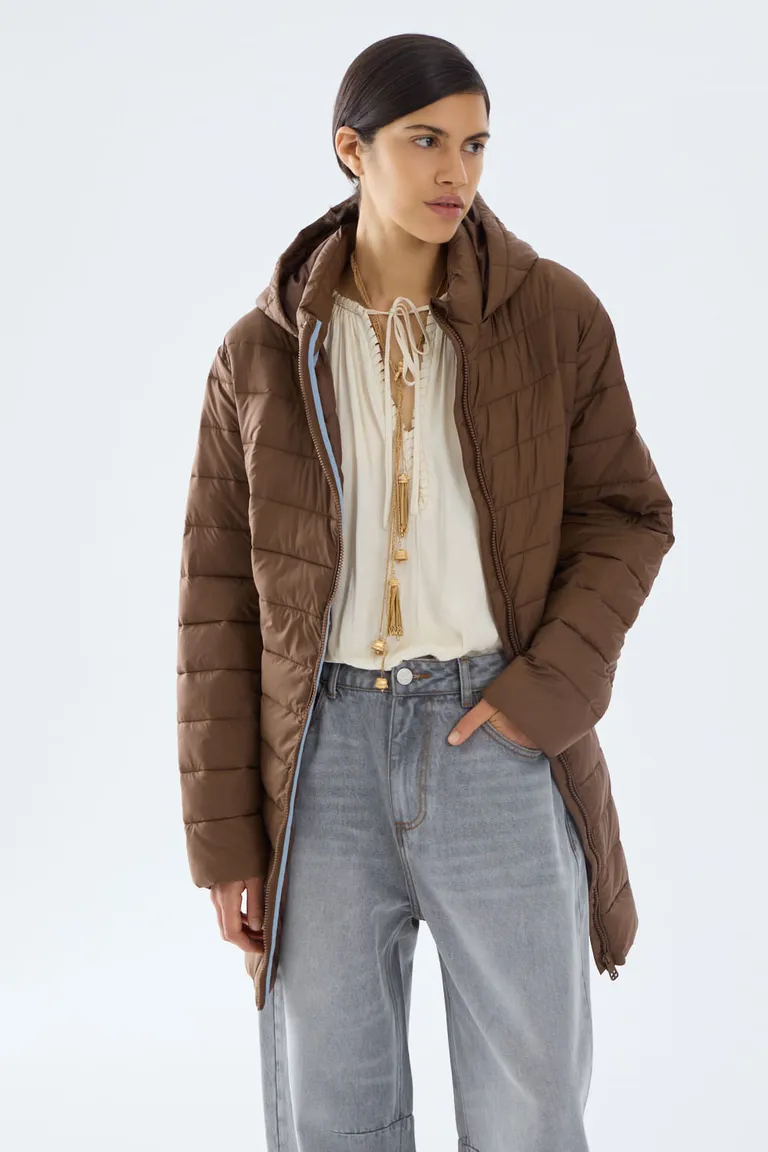 Campera acolchada de largo medio con capucha desmontable y diseño de matelaseado de Portsaid en Chaquetas para argentina