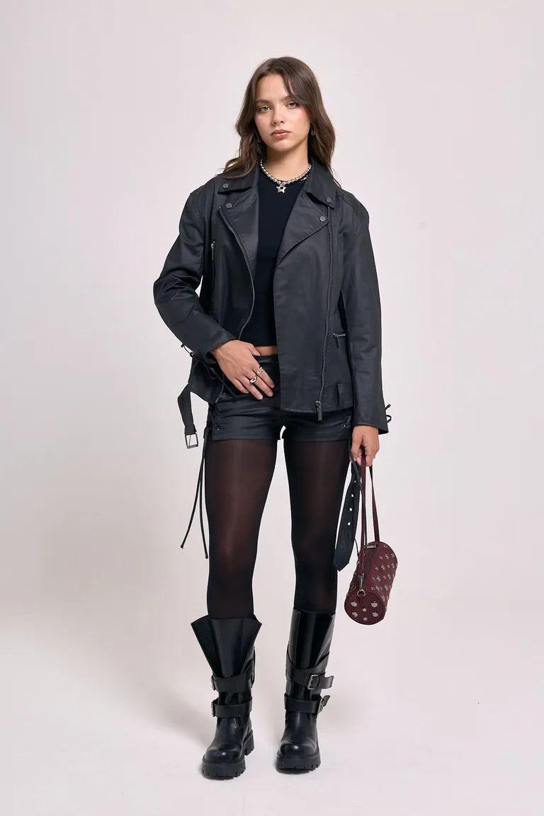 Campera oversize estilo biker con cierres metálicos y detalles de lazos ajustables en mangas y espalda de 47 Street en Chaquetas para argentina