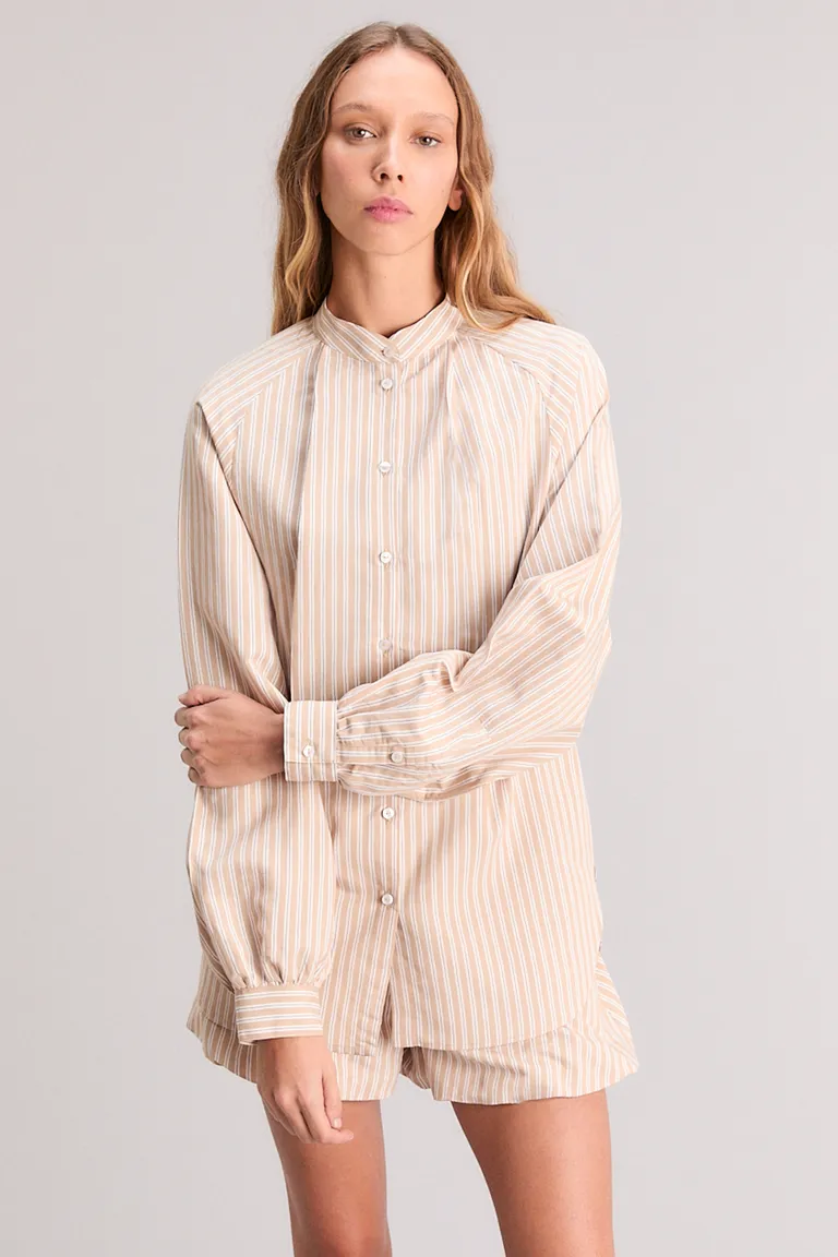 Camisa mindful oversize de viscosa con estampado rayado en tono beige de Kosiuko en Camisas para argentina