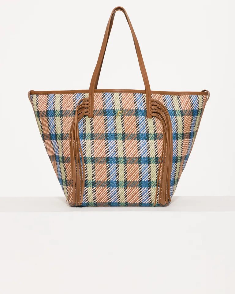 Tote bag espaciosa con flecos decorativos y bolsillo interior con cierre de Jazmin Chebar en Bolsos y Carteras para argentina