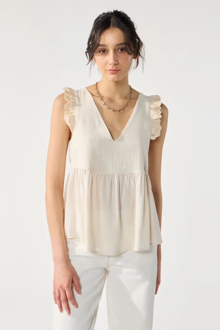 Blusa en lino con detalles de puntilla broderie y escote en V de Cuesta Blanca en Blusas para argentina