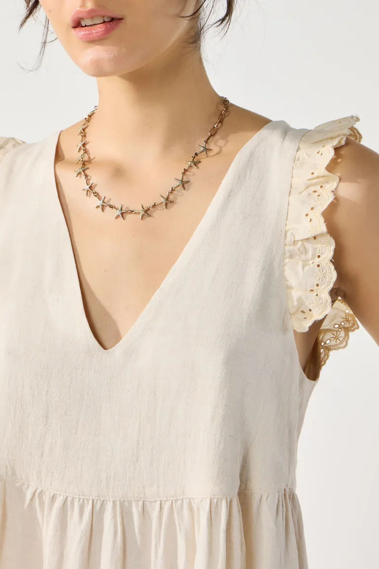 Blusa en lino con detalles de puntilla broderie y escote en V de Cuesta Blanca en Blusas para argentina