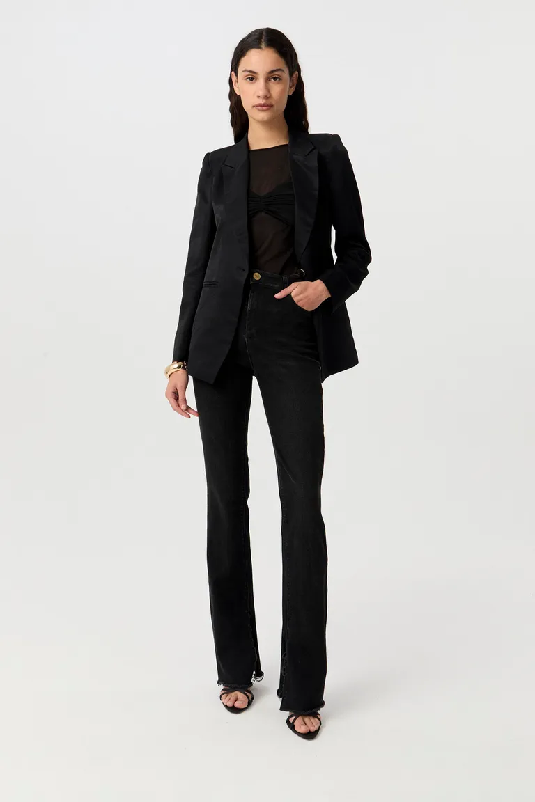 Pantalón de tiro alto con diseño slim flare y 5 bolsillos de Markova en Pantalones para argentina