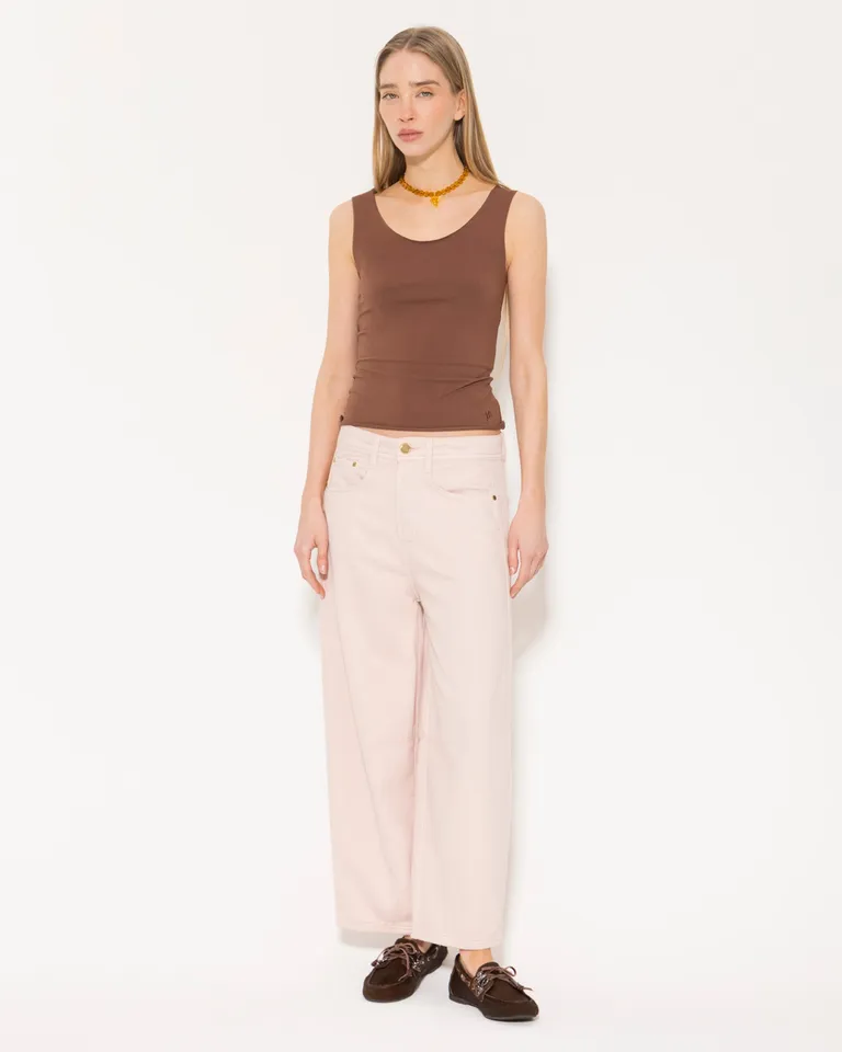 Pantalón skyler de 100% algodón en corte tobillero con bolsillos y avíos metálicos dorados de Jazmin Chebar en Pantalones para argentina