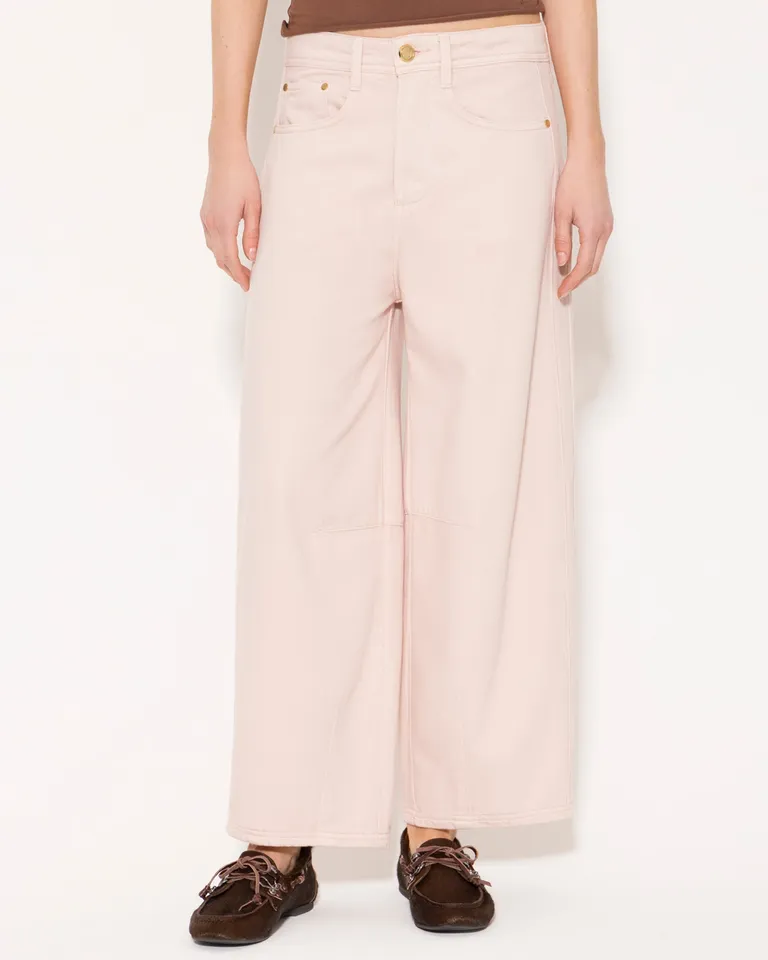 Pantalón skyler de 100% algodón en corte tobillero con bolsillos y avíos metálicos dorados de Jazmin Chebar en Pantalones para argentina