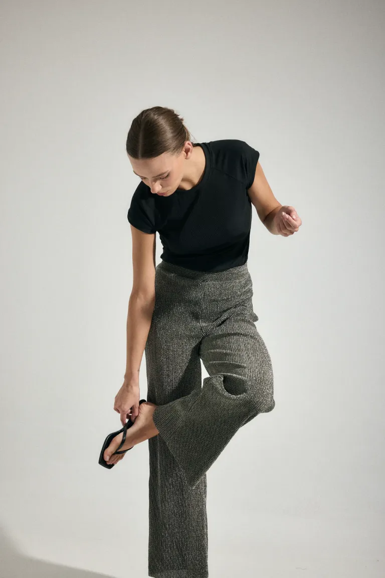 Remera básica de manga ranglán corta en tono beige de Audaz en Remeras para argentina