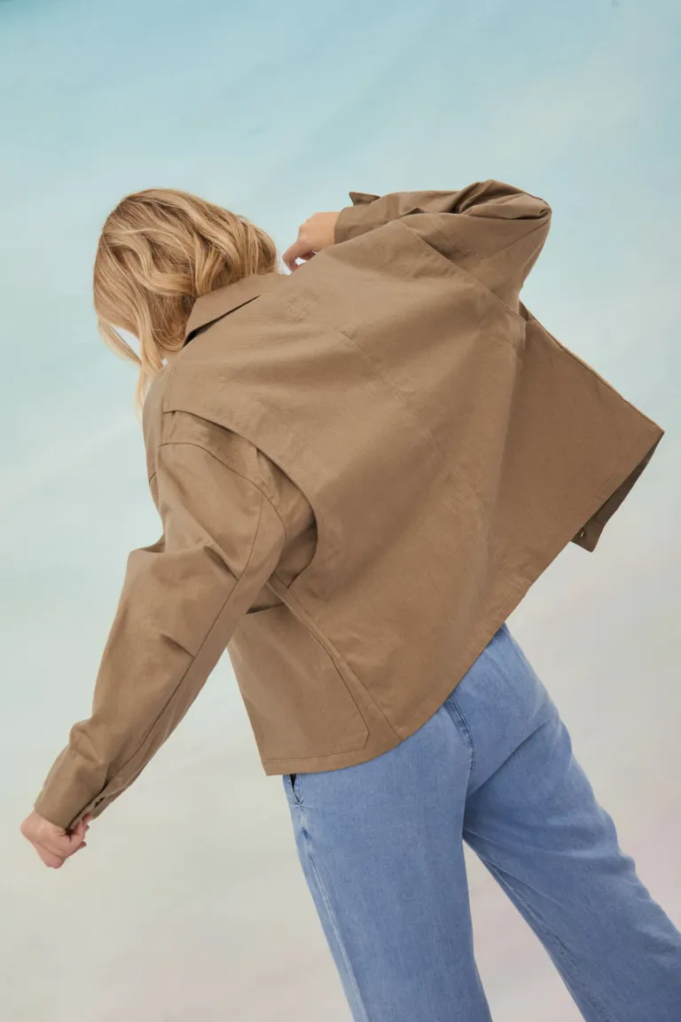 Chaqueta de diseño atemporal y versátil para mujer de Apricot en Chaquetas para argentina