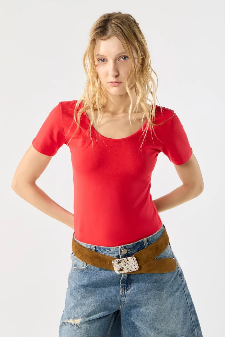 Camiseta de algodón de manga corta con escote redondo pronunciado de Cuesta Blanca en Remeras para argentina