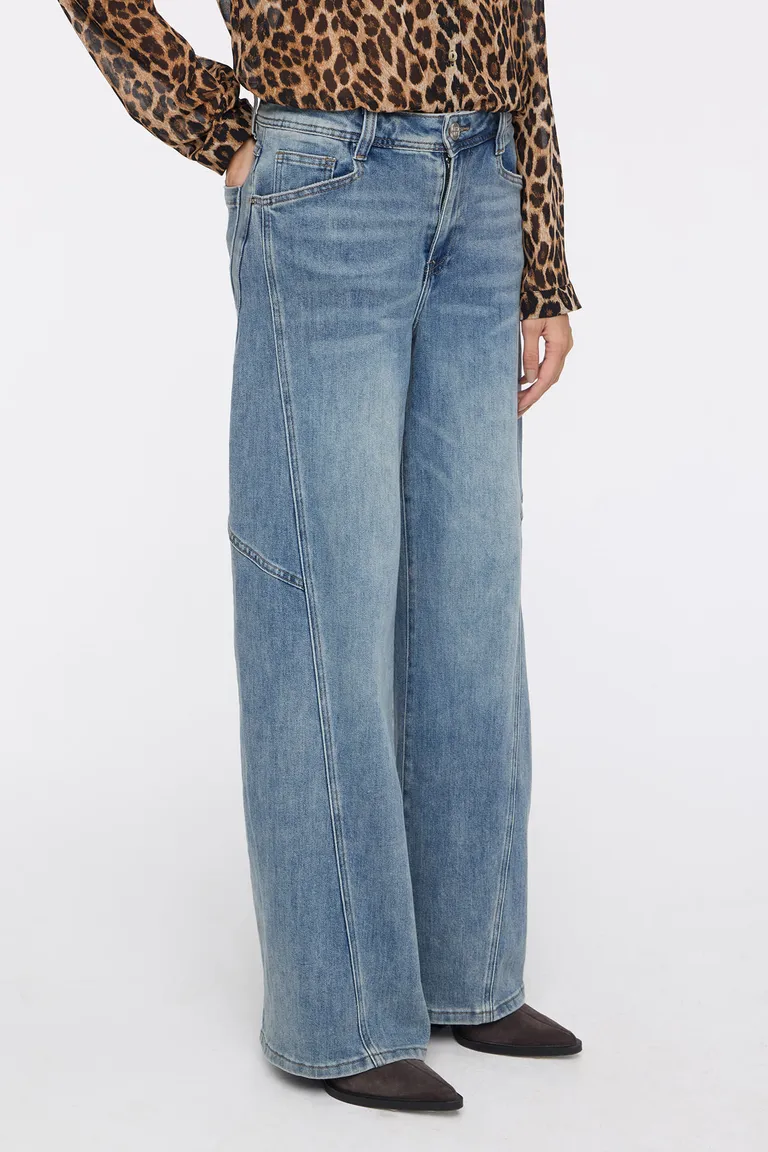 Pantalón de jean corte recto con diseño de pierna holgada y costuras laterales de Cuesta Blanca en Pantalones para argentina