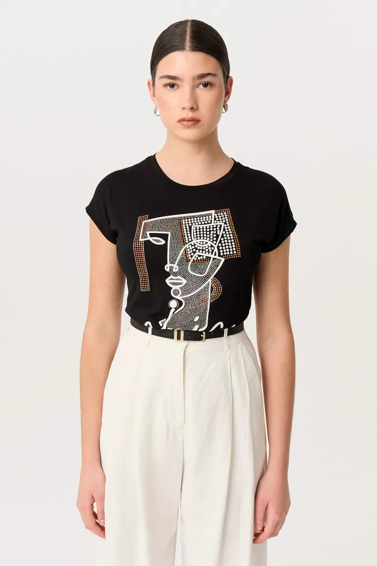 Remera de viscosa con estampa, hombro caído y calce relajado de Markova en Remeras para argentina