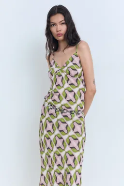 Vestido midi estampado abstracto de Mango en Vestidos para argentina