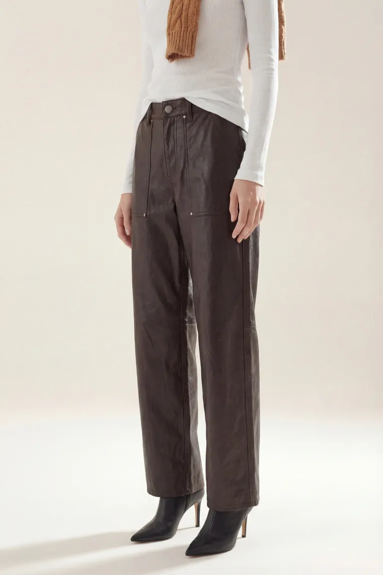 Pantalón de corte recto con costuras frontales y cierre central de Akiabara en Pantalones para argentina