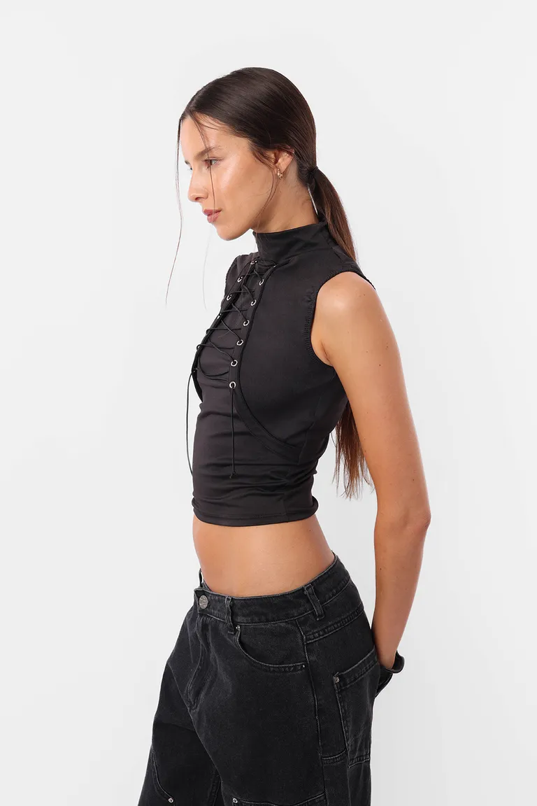 Top de microfibra sin mangas con cuello medio y detalles metálicos de Top White en Tops para argentina