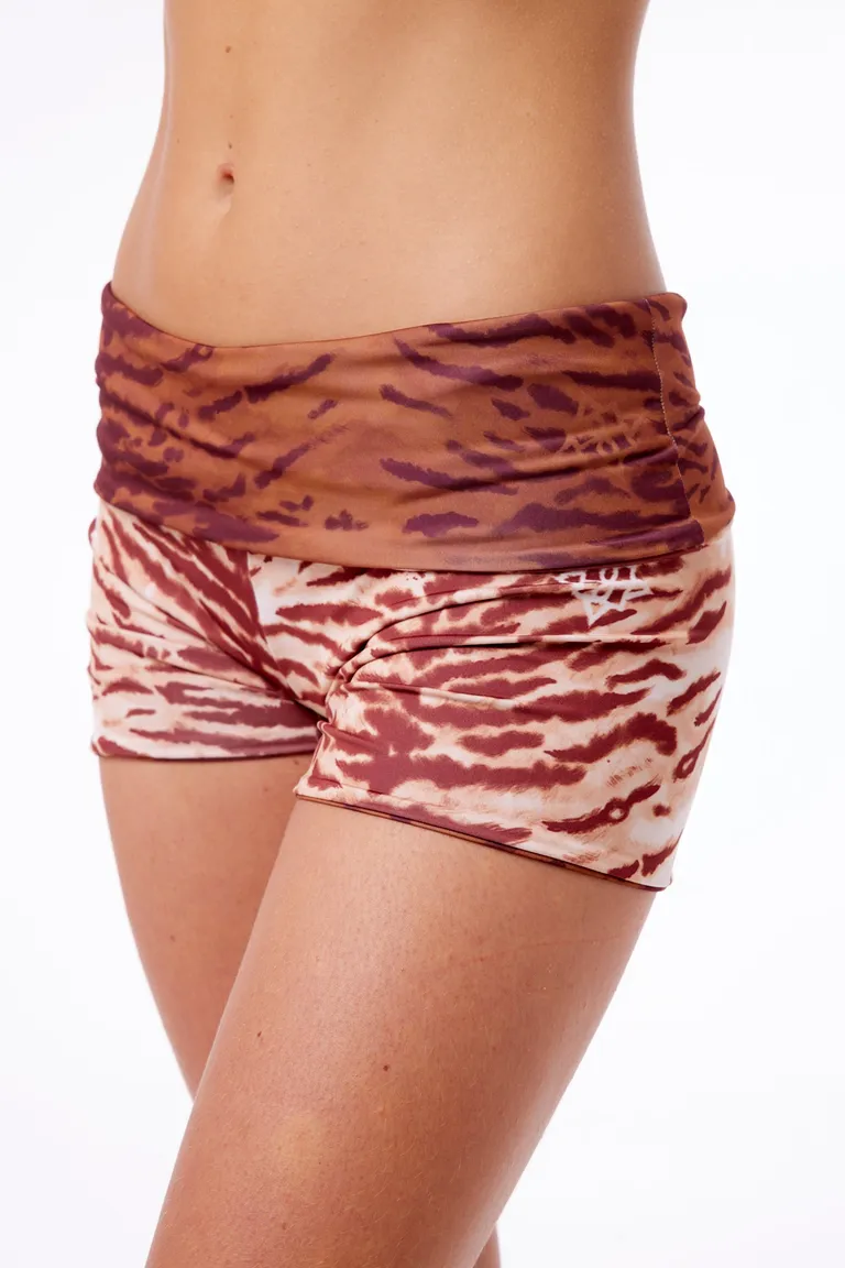 Shorts reversibles de polisoft con estampado de tigresa y tela súper elastizada de Black Mamba en Shorts para argentina