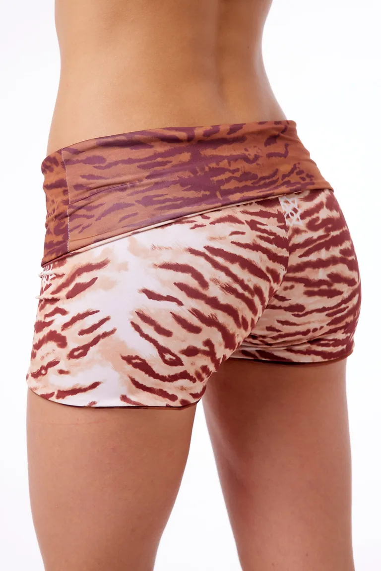Shorts reversibles de polisoft con estampado de tigresa y tela súper elastizada de Black Mamba en Shorts para argentina