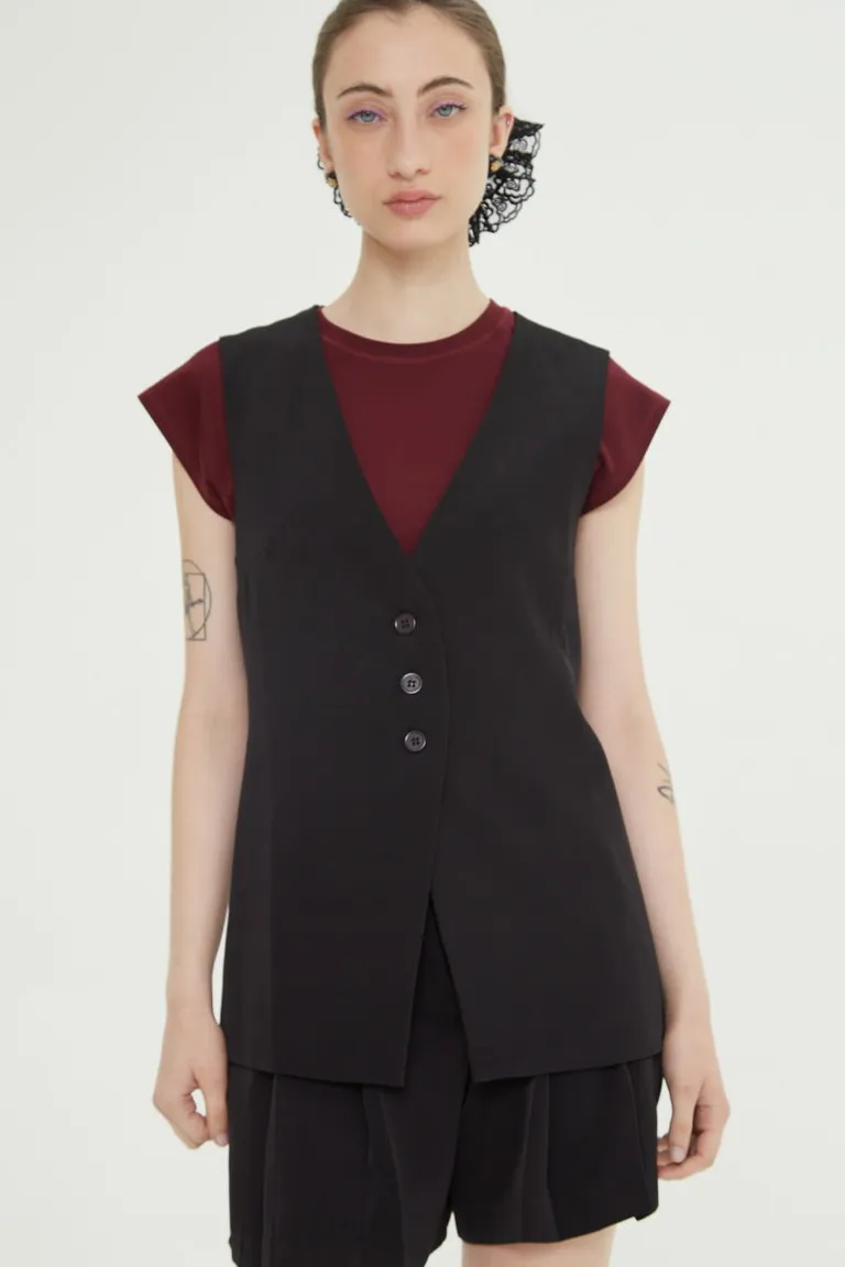 Chaleco sastrero de corte sastreria con escote en v y cierre frontal por botones de Las Pepas en Chalecos para argentina