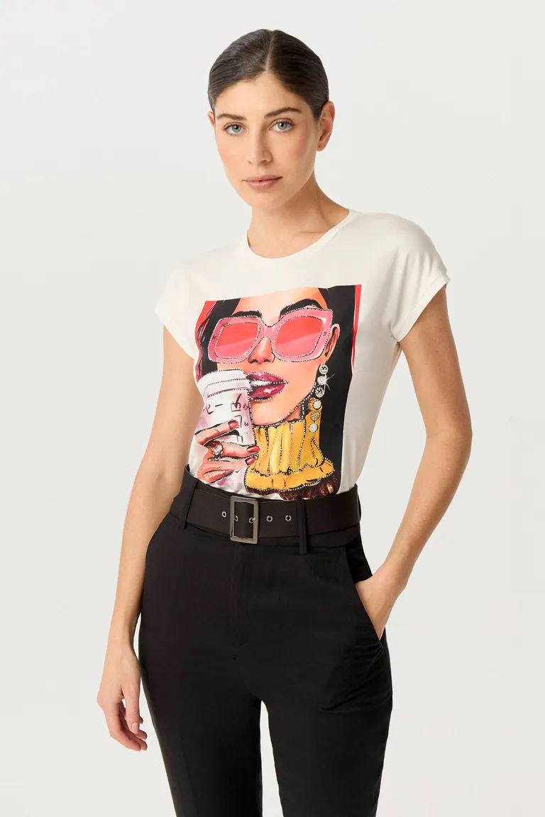 Remera de viscosa elástica con estampa central y detalles en cristal de Markova en Remeras para argentina