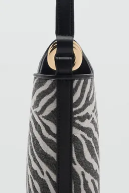Bolso balde estampado cebra de Mango en Bolsos y Carteras para argentina