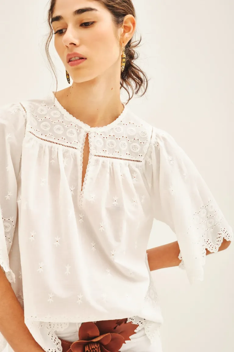Camisa de corte amplio con bordados en mangas y ruedo de Rapsodia en Camisas para argentina