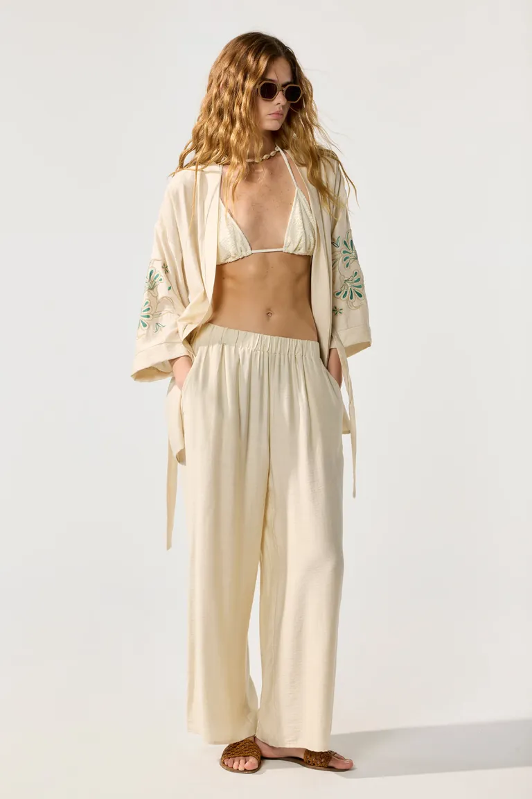 Pantalón de corte recto y cintura elástica en tono beige de Cuesta Blanca en Pantalones para argentina