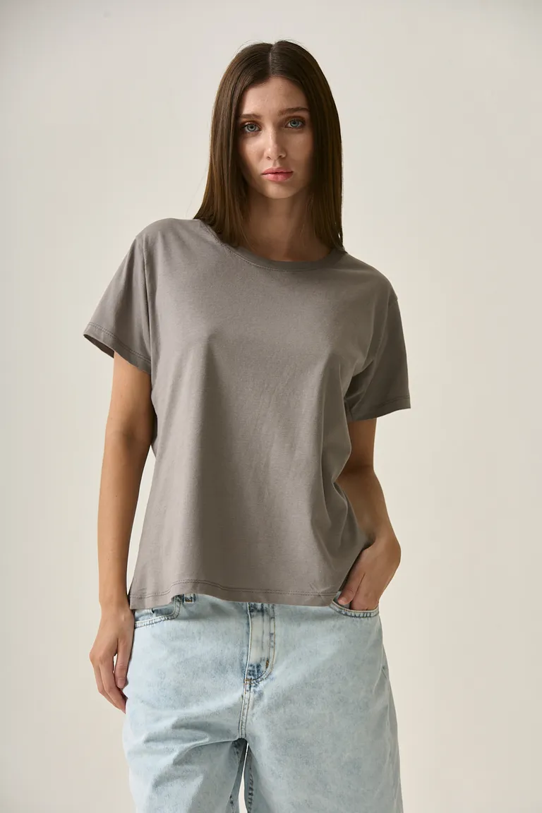 Remera de corte clásico, versátil y atemporal para mujer de Sweet en Remeras para argentina