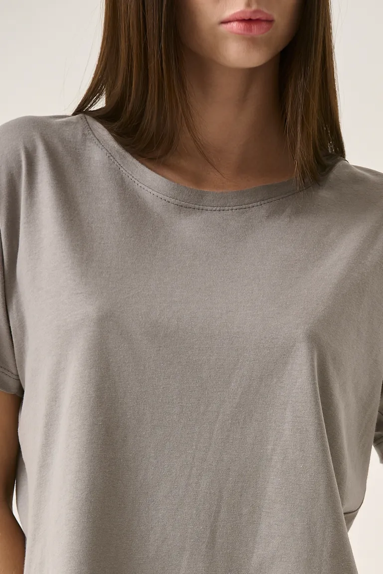 Remera de corte clásico, versátil y atemporal para mujer de Sweet en Remeras para argentina