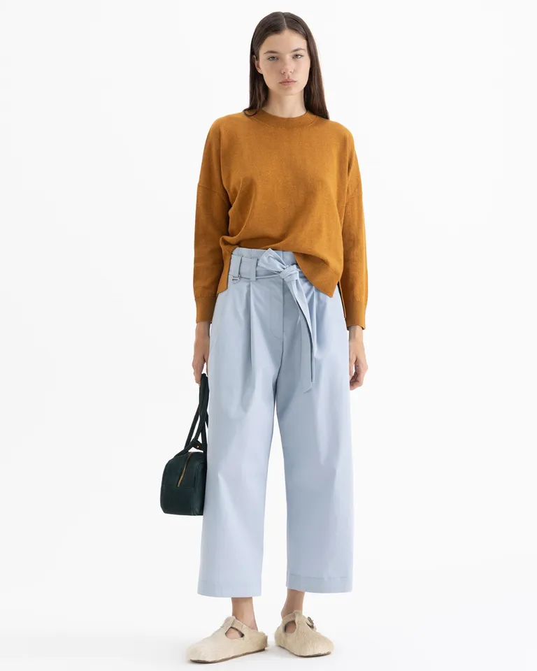 Sweater tejido de calce holgado con cuello redondo y mangas largas hasta la cadera de Jazmin Chebar en Buzos y Sweaters para argentina