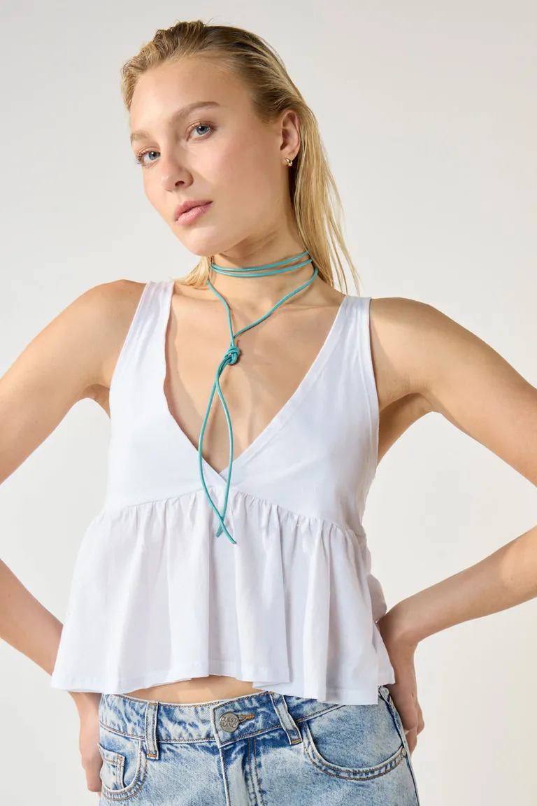 Musculosa lisa en algodón, escote en V y recorte en cintura de Cuesta Blanca en Tops para argentina