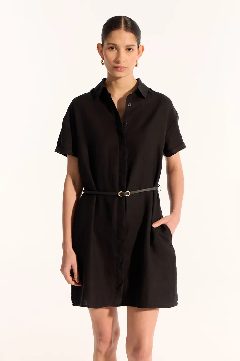 Vestido de lino con diseño chemise y detalles en cinturón metálico de Portsaid en Vestidos para argentina