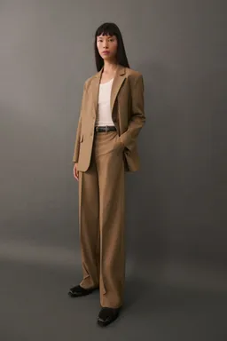 Pantalón traje con pinzas de Mango en Pantalones para argentina