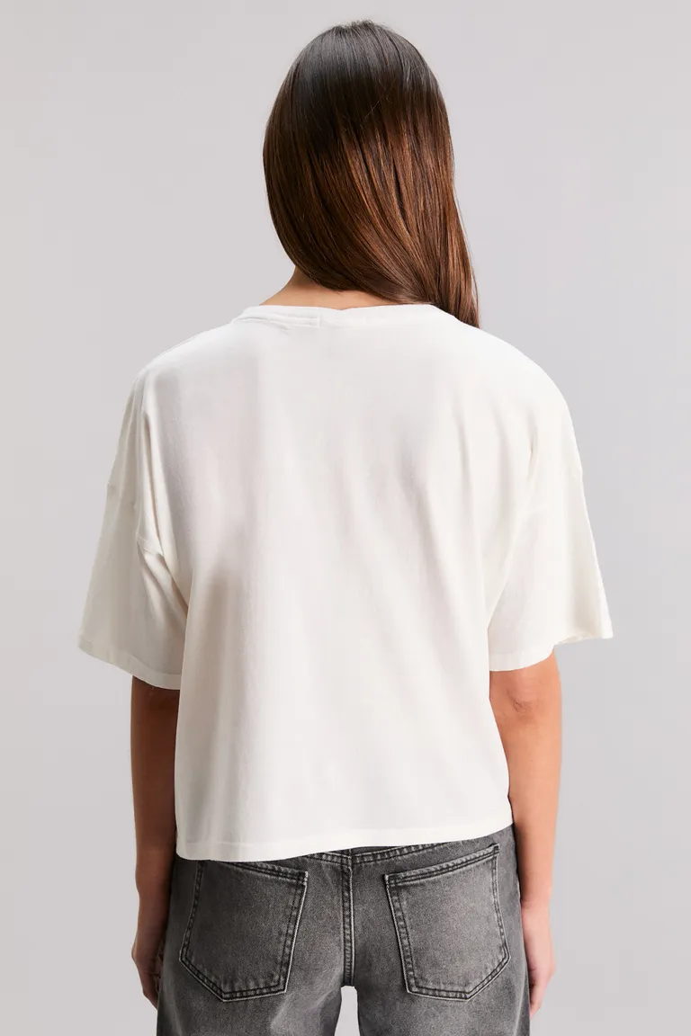 Remera de Corte Regular con Estampa y Bordados Florales Únicos de Kosiuko en Remeras para argentina