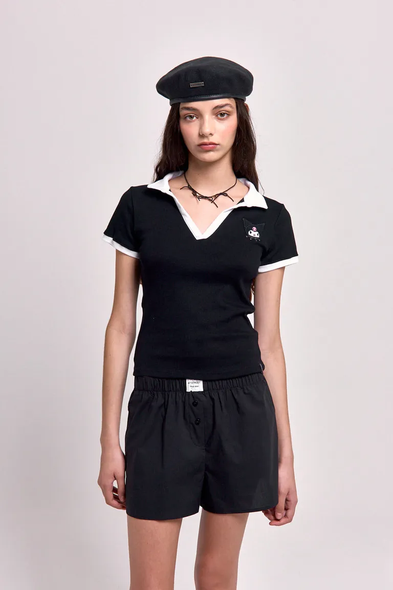 Chomba de manga corta con cuello a contratono y detalle de personaje bordado en el frente de 47 Street en Remeras para argentina