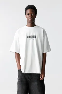 Remera manga corta one piece de Pull&Bear en Remeras y Polos para argentina