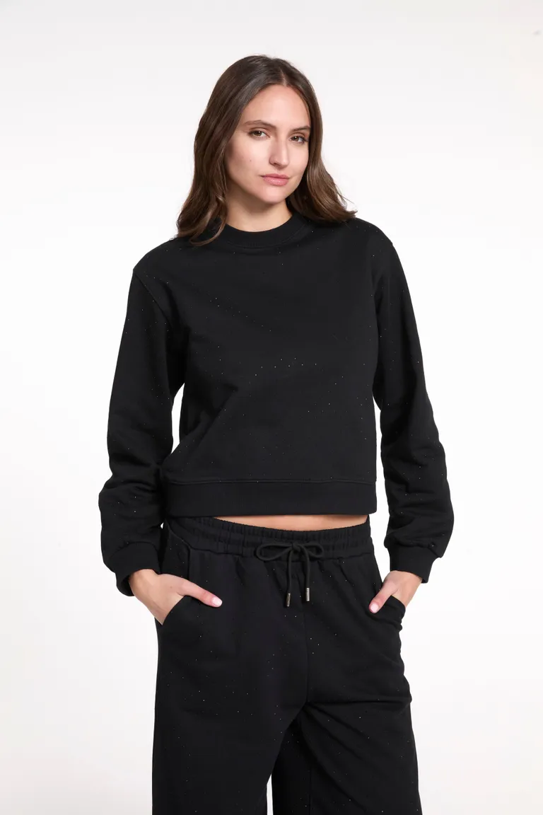 Buzo de Algodón Rústico Negro de Cuello Redondo y Detalles en Puño y Cuello de Justaosadia en Buzos y Sweaters para argentina