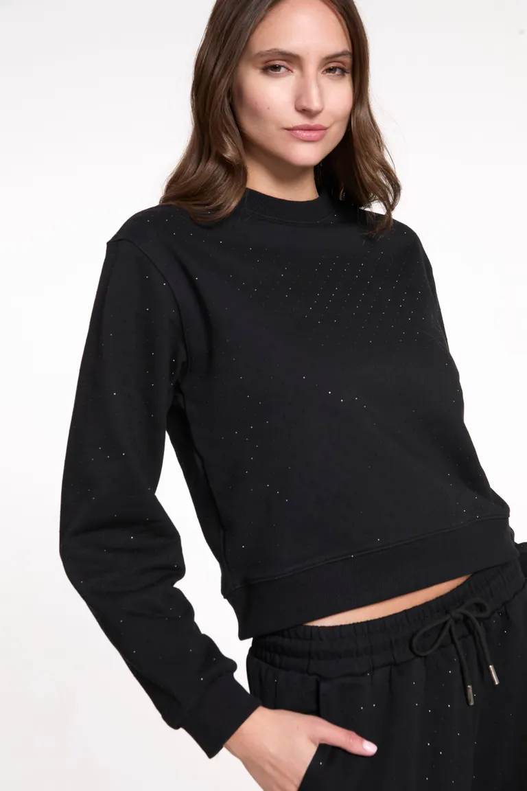 Buzo de Algodón Rústico Negro de Cuello Redondo y Detalles en Puño y Cuello de Justaosadia en Buzos y Sweaters para argentina