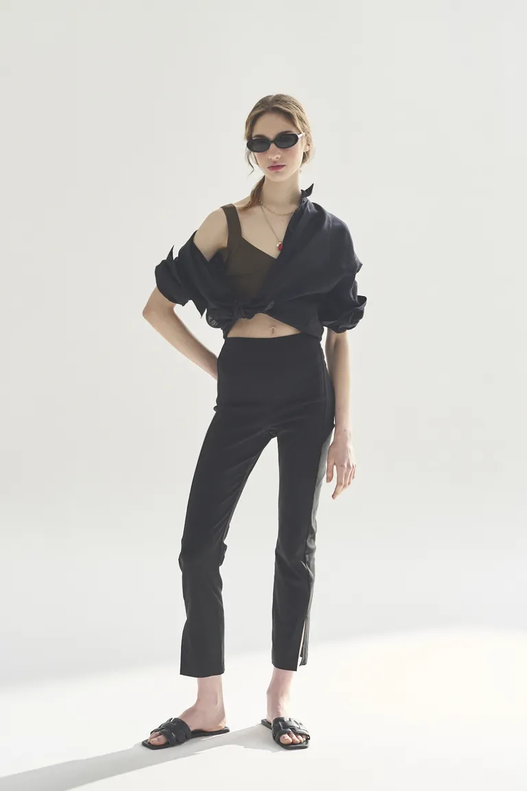 Pantalón negro femenino de corte recto y cintura alta para un estilo sofisticado de Akiabara en Pantalones para argentina