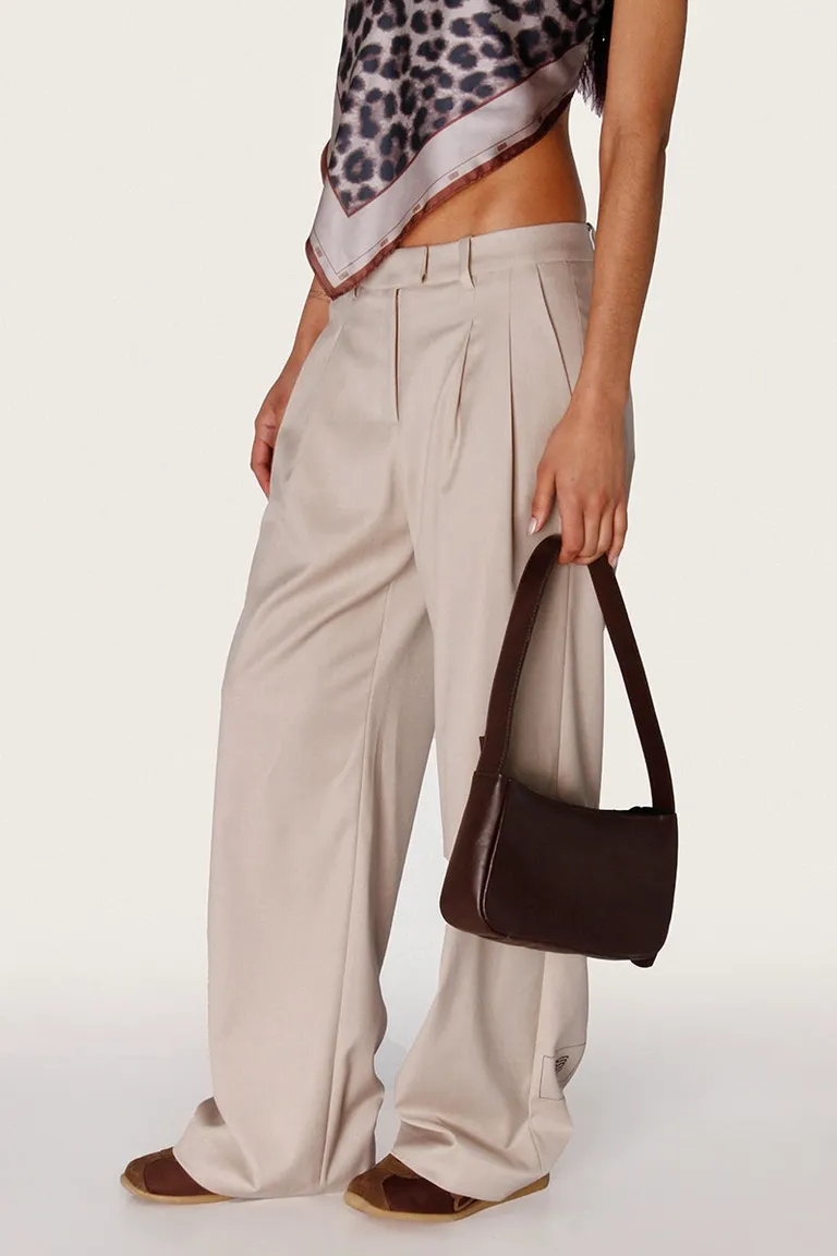 Pantalón recto sastrero visón con pinzas y buena caída de Sofia Sarkany en Pantalones para argentina