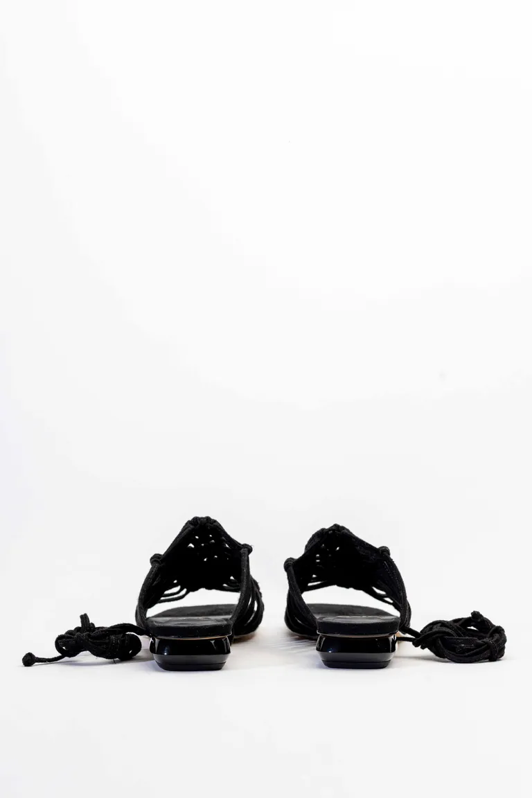 Sandalias romanas negras con detalles de nudos y taco fantasía de Mishka en Sandalias para argentina