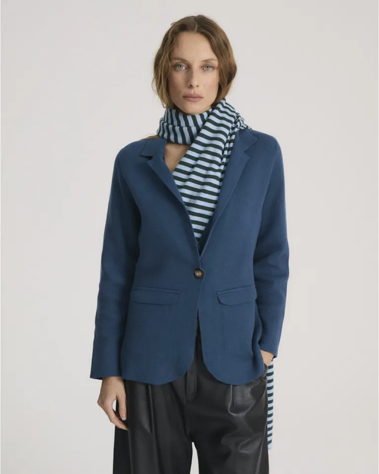 Blazer con cuello solapa, cierre de un botón y bolsillos laterales con tapa de Blue Sheep en Blazers para argentina