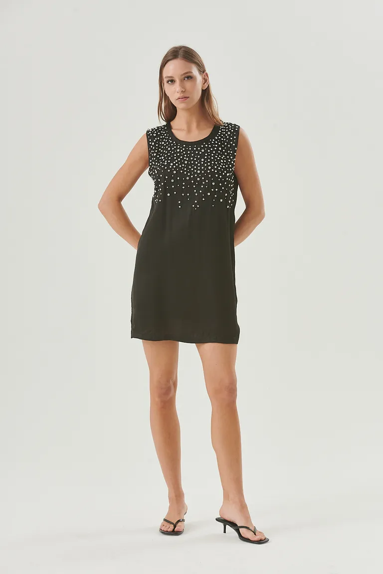 Vestido negro elegante y moderno de diseño sin mangas con apliques metálicos de Sweet en Vestidos para argentina
