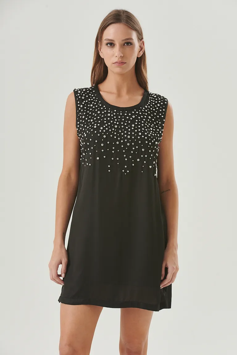 Vestido negro elegante y moderno de diseño sin mangas con apliques metálicos de Sweet en Vestidos para argentina