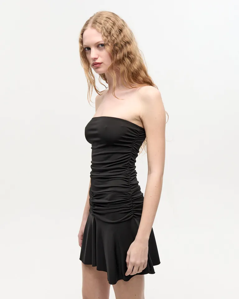 Vestido strapless corto con recortes y detalles de frunces en negro de Ay Not Dead en Vestidos para argentina