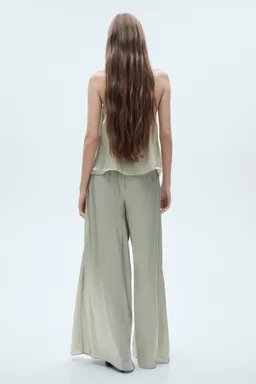 Pantalón fluido satinado de Mango en Pantalones para argentina