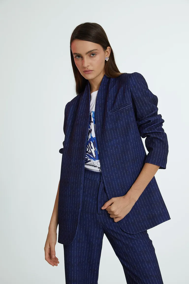 Blazer confeccionado en crepe sastrero estampado con diseño exclusivo y forro de tafeta de Naíma en Blazers para argentina