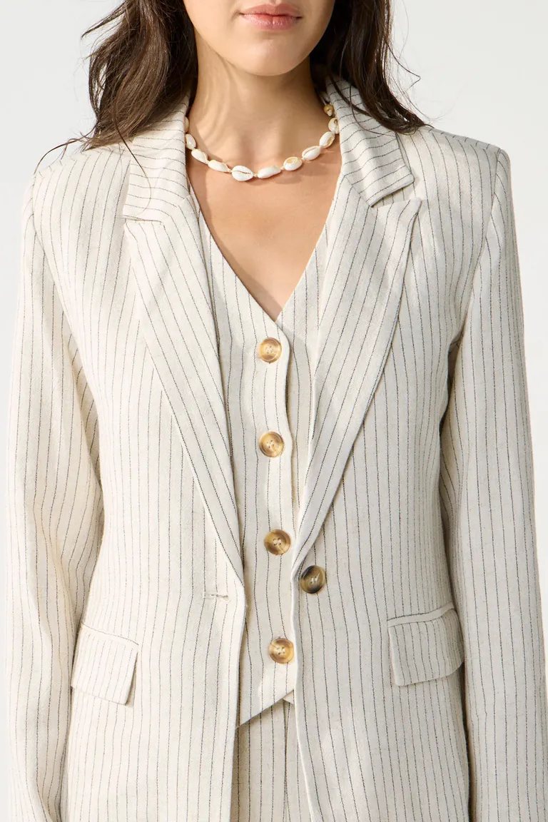 Blazer de lino rayado: una opción sofisticada y versátil para el estilo de la mujer moderna de Cuesta Blanca en Blazers para argentina