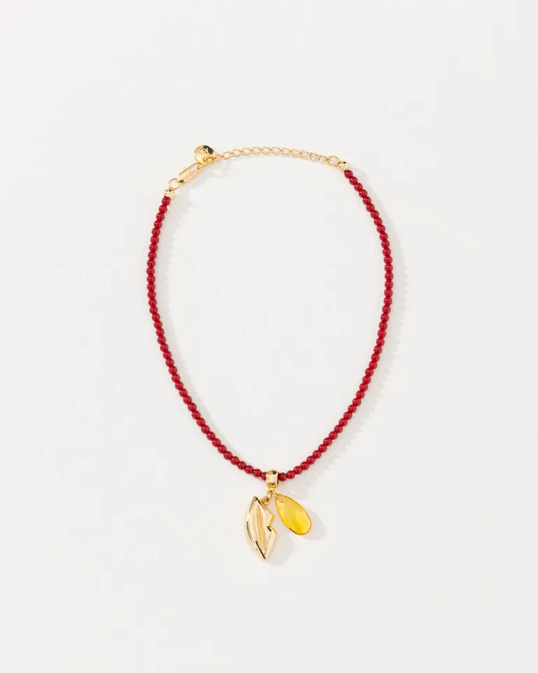 Collar con dije de beso de piedras naturales y detalles en bronce de Jazmin Chebar en Bijouterie para argentina