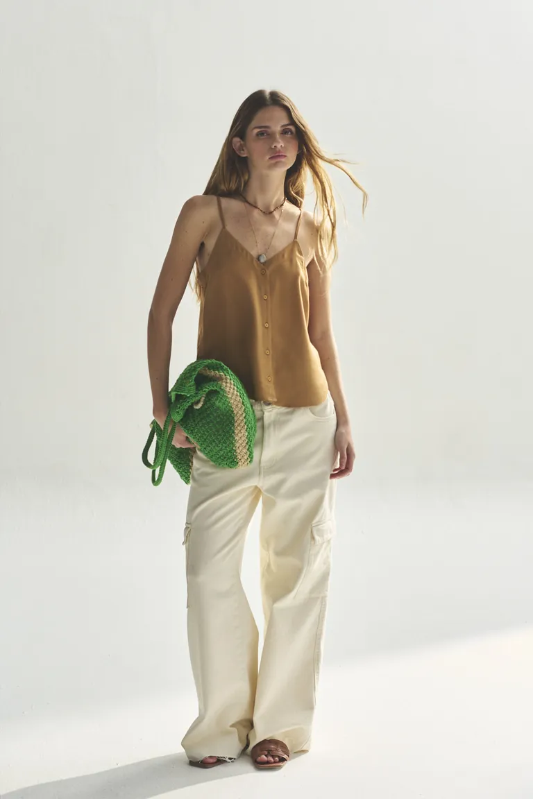 Blusa amarilla de diseño simple y elegante para mujer de Akiabara en Blusas para argentina