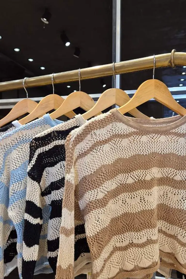 Sweater corto rayado de Hesed en Buzos y Sweaters para argentina