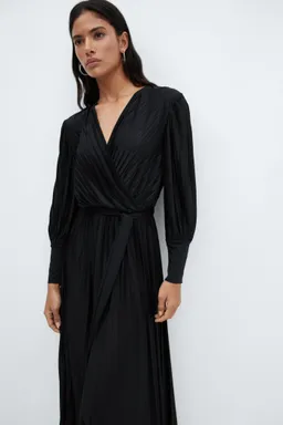 Vestido cruzado plisado de Mango en Vestidos para argentina
